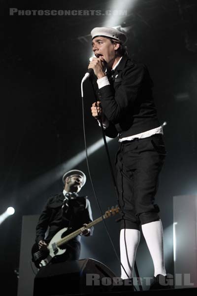 THE HIVES - 2010-07-03 - BELFORT - Presqu'ile du Malsaucy - Per Almqvist - Björn Mattias Bernvall